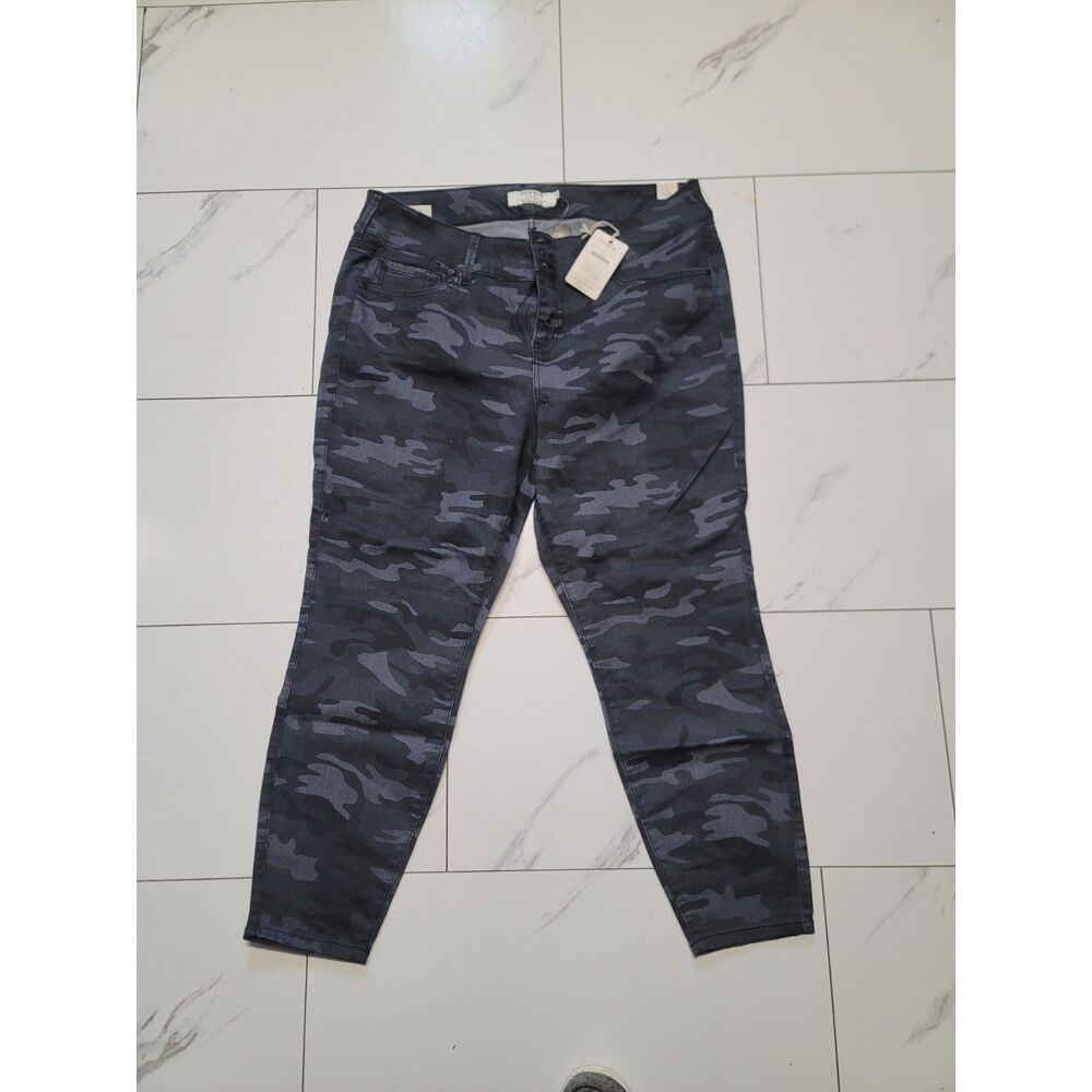 NWT - womens black and grey camo torrid jegging pants